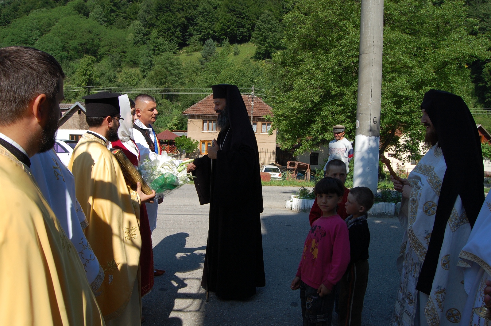 Vizită arhierească în parohia Nădrag