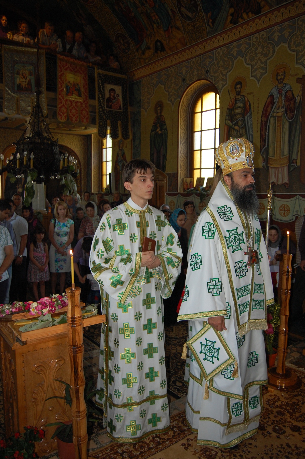 Vizită arhierească în parohia Nădrag