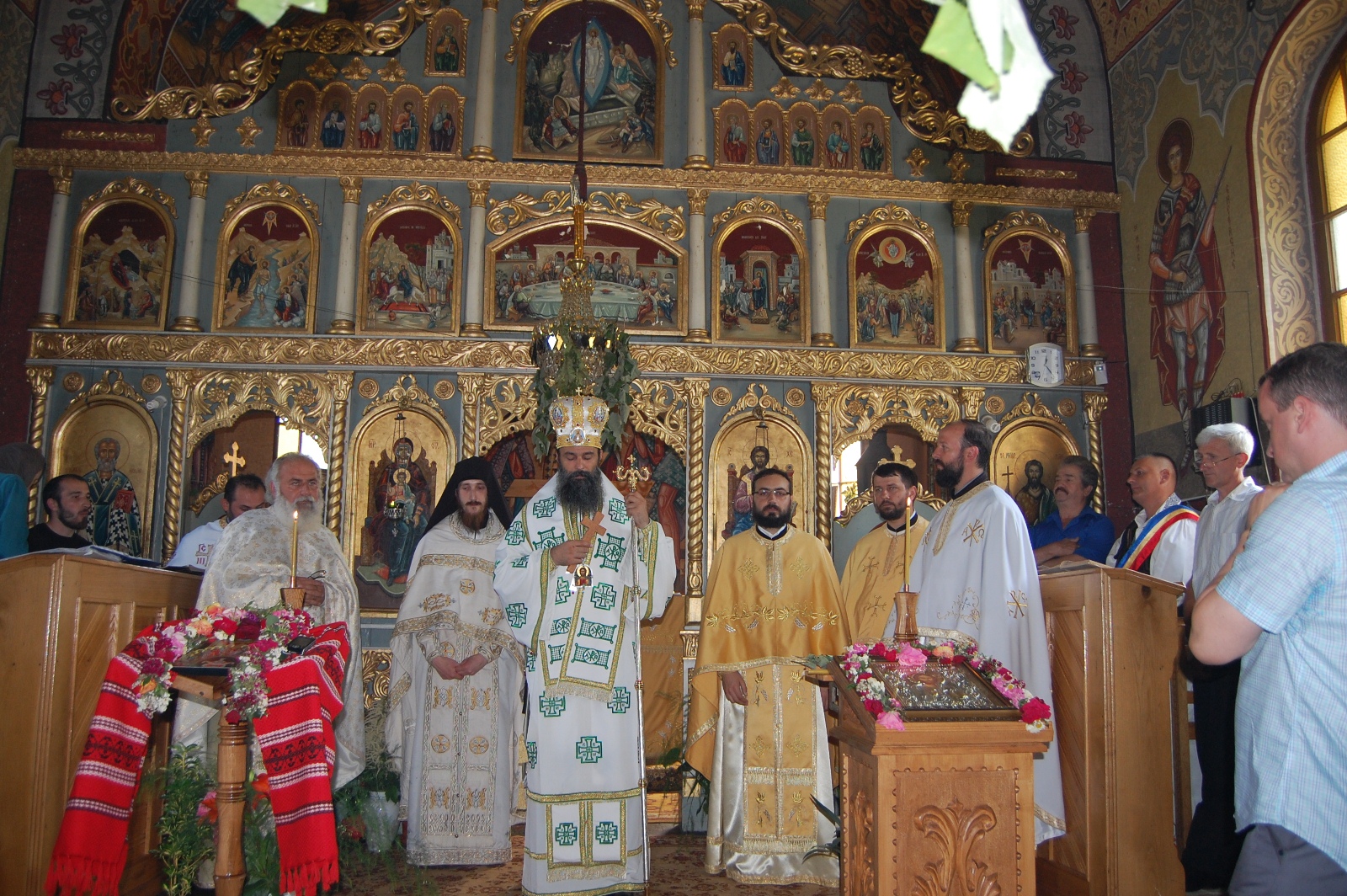 Vizită arhierească în parohia Nădrag