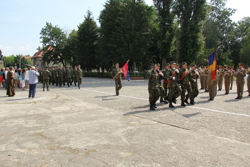 IPS Laurenţiu i-a binecuvântat pe militarii sibieni care au depus jurământul