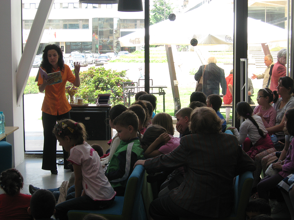 Lansarea cărţii Pasărea fericirii în cadrul evenimentului „O carte cât o întreagă aventură!“