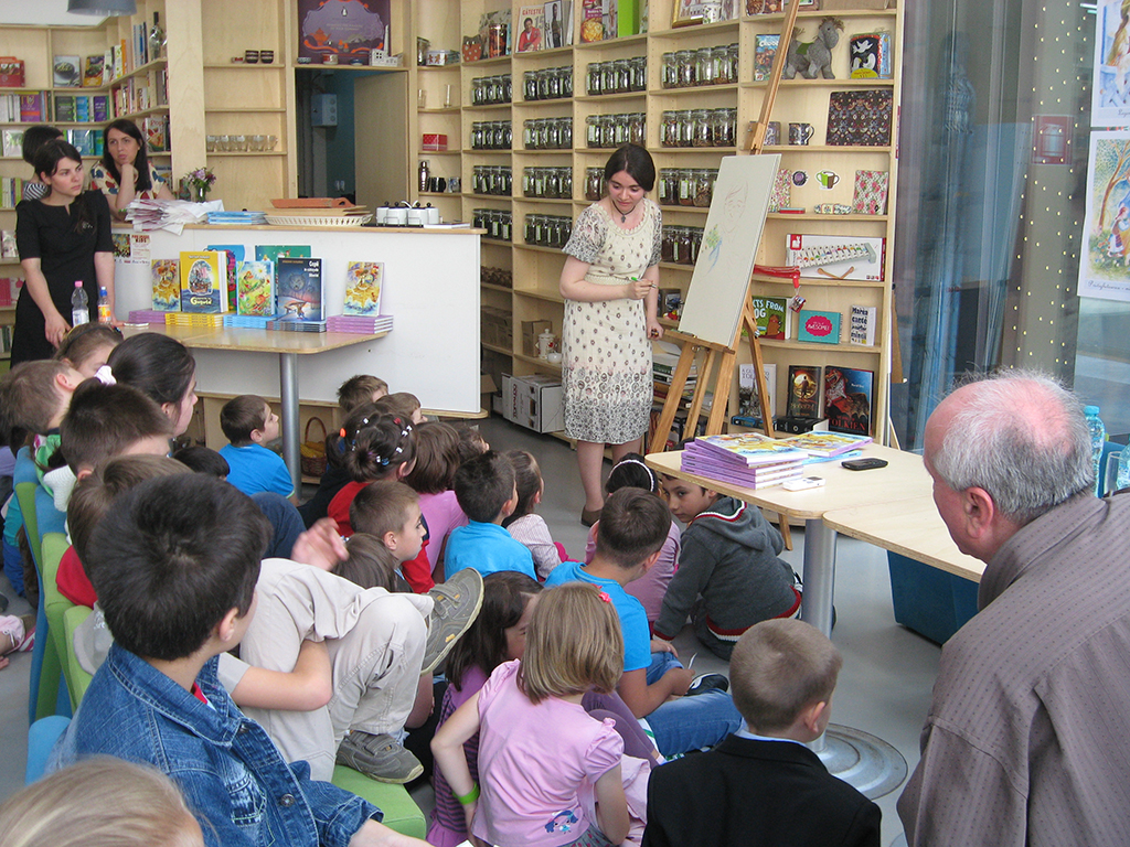 Lansarea cărţii Pasărea fericirii în cadrul evenimentului „O carte cât o întreagă aventură!“