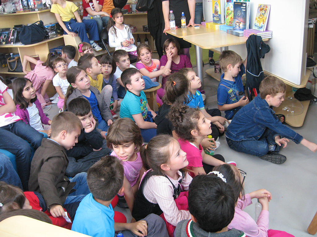 Lansarea cărţii Pasărea fericirii în cadrul evenimentului „O carte cât o întreagă aventură!“