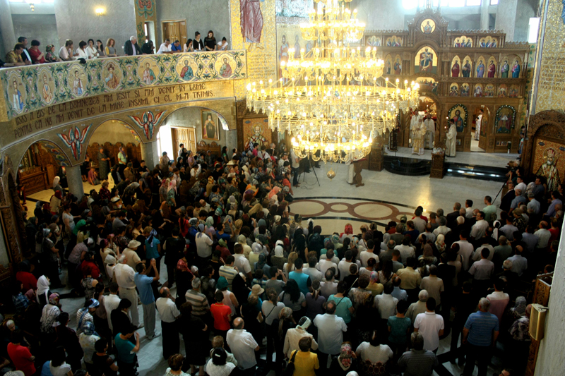 Hramul Catedralei "Sfinții Apostoli Petru și Pavel" din Mioveni Hramul Catedralei "Sfinții Apostoli Petru și Pavel" din Mioveni
