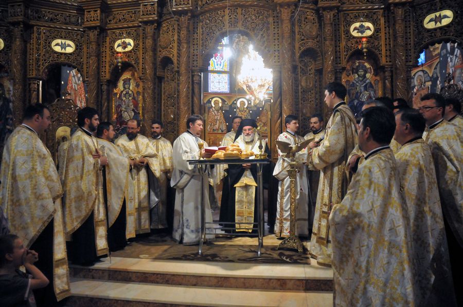 „Acest album este oglinda jertfei de generaţii a băcăuanilor“