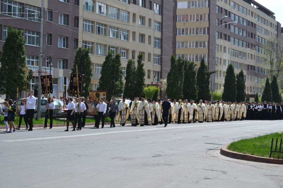 Procesiune la Piatra Neamţ cu moaştele Sfântului Simeon