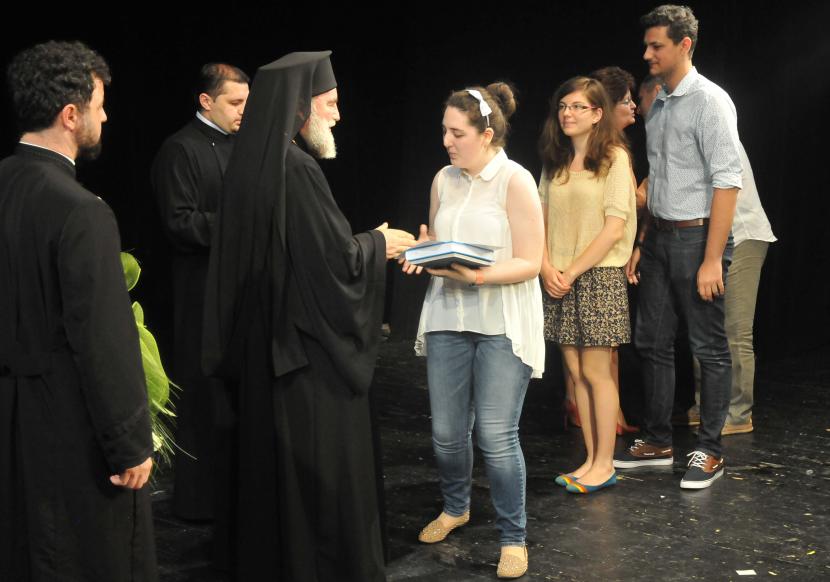 Elita învăţământului băcăuan, premiată de Biserică