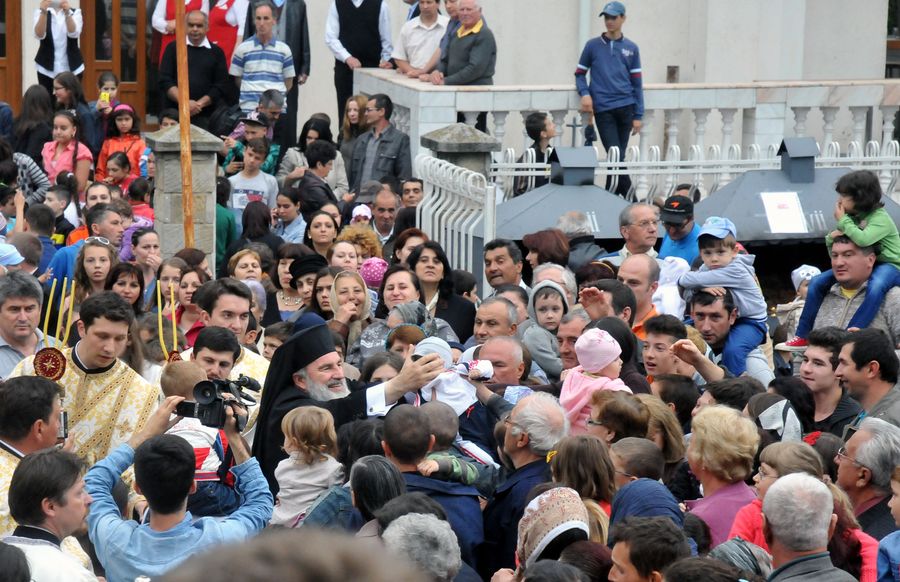 „Acest album este oglinda jertfei de generaţii a băcăuanilor“