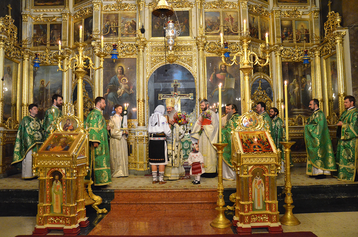 Sfânta Liturghie şi Vecernia plecării genunchilor, oficiate de IPS Părinte Teofan la Catedrala mitropolitană din Iaşi