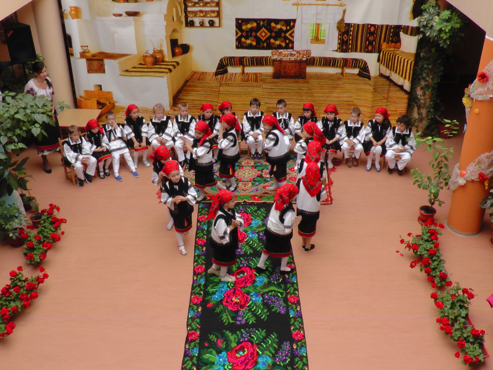 Proiectul „Muguri de tradiţii“ a ajuns la final Proiectul „Muguri de tradiţii“ a ajuns la final