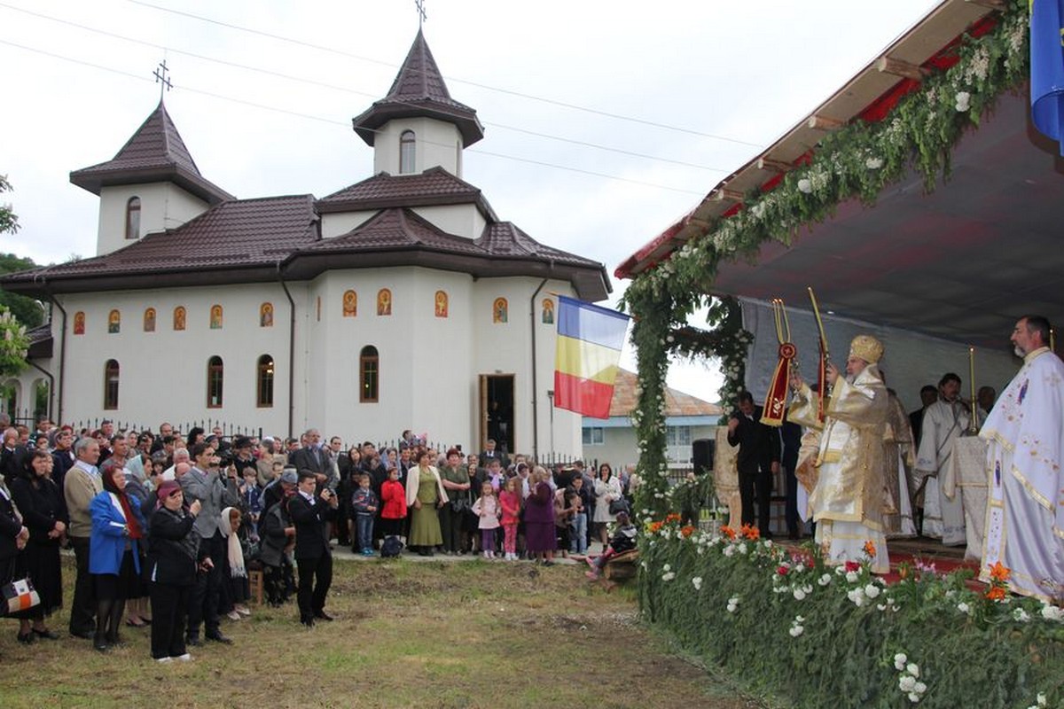 Târnosiri de biserici în protopopiatele Moineşti şi Roman
