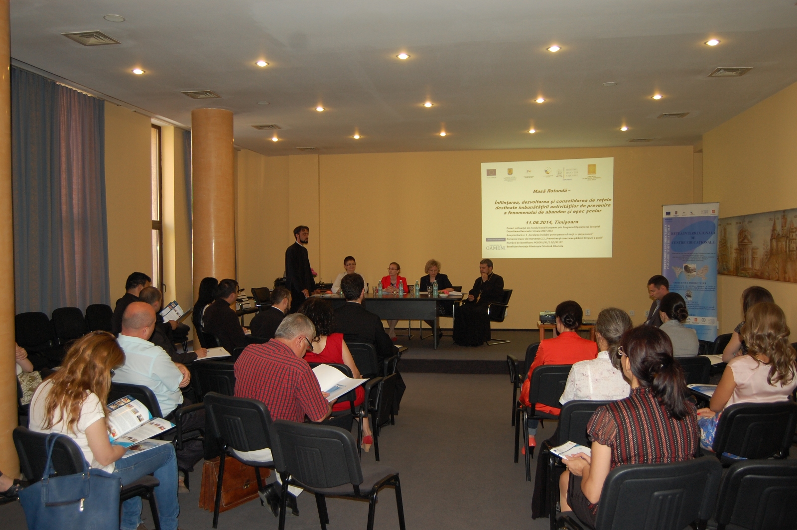 Masă rotundă cu dezbateri pentru prevenirea şi corectarea abandonului şi eşecului şcolar, la Timişoara Masă rotundă cu dezbateri pentru prevenirea şi corectarea abandonului şi eşecului şcolar, la Timişoara