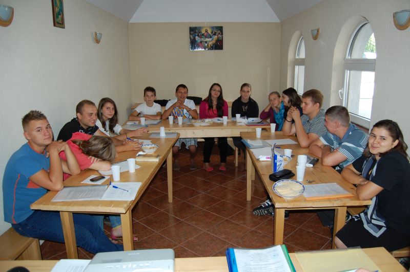 Proiectul „Cunosc, deci contez!“, într-o parohie suceveană Proiectul „Cunosc, deci contez!“, într-o parohie suceveană