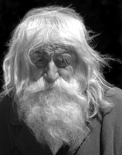 Dacă dorești să te cunoască lumea, sileşte-te să te faci tuturor necunoscut