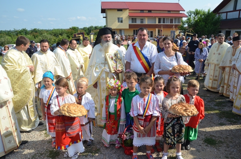 Hram la Mănăstirea Halmyris în ziua pomenirii Sfinţilor Mc. Epictet şi Astion Hram la Mănăstirea Halmyris în ziua pomenirii Sfinţilor Mc. Epictet şi Astion