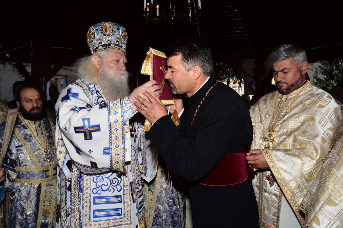 Bucurie şi binecuvântare la resfinţirea Bisericii „Sfântul Ilie“ din Târgu Neamţ
