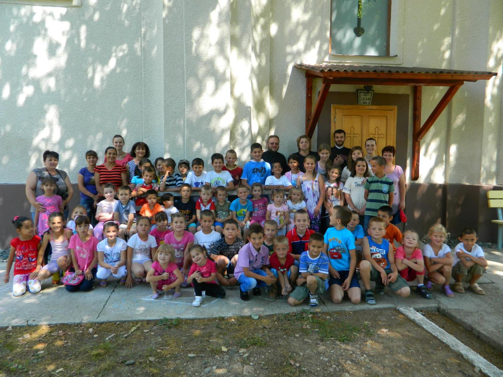 Activităţi de vacanţă cu elevii într-o parohie timişoreană Activităţi de vacanţă cu elevii într-o parohie timişoreană