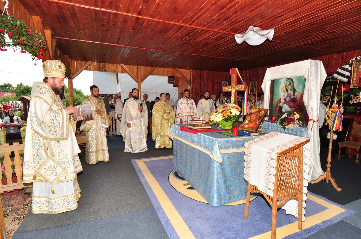 Slujbă arhierească la Mănăstirea Bogdăneşti Slujbă arhierească la Mănăstirea Bogdăneşti