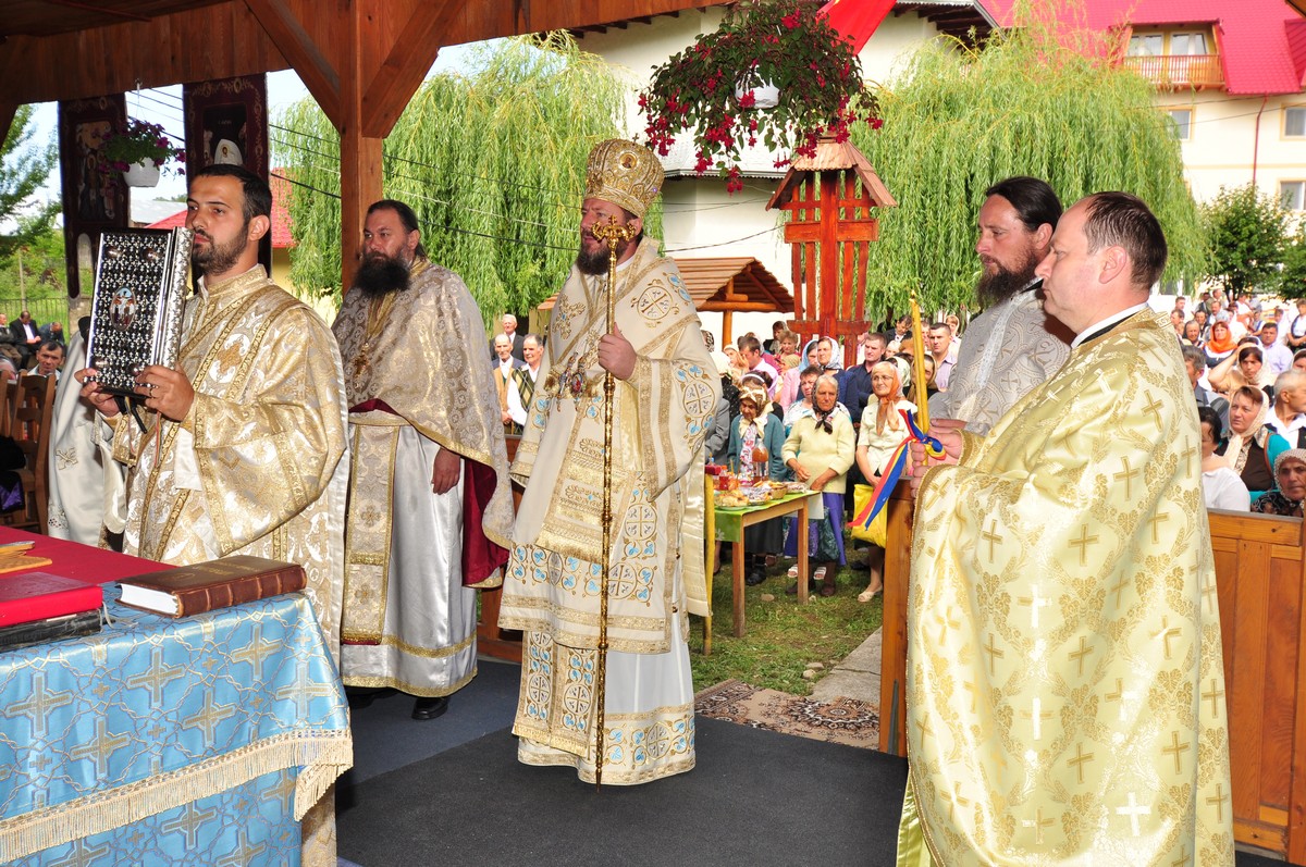 Slujbă arhierească la Mănăstirea Bogdăneşti