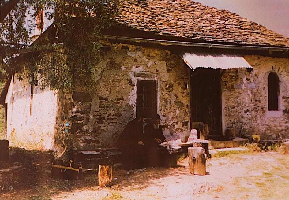Sfântul Cuvios Paisie Aghioritul (25 iulie 1924 - 12 iulie 1994), la Panaguda Panaguda – chilia Sfântului Cuvios Paisie Aghioritul