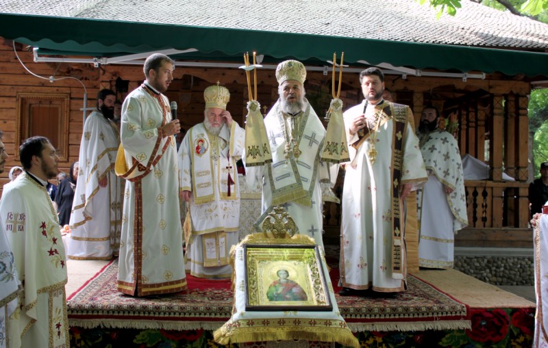 Sfântul Mucenic Pantelimon, ocrotitorul Mănăstirii Lacu-Sărat din judeţul Brăila