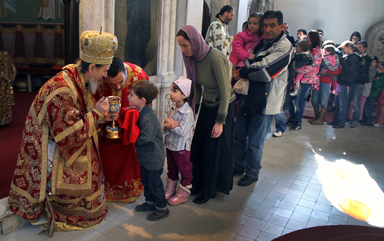 Atunci când te împărtăşeşti, Hristos vine la tine, e mic ca tine…