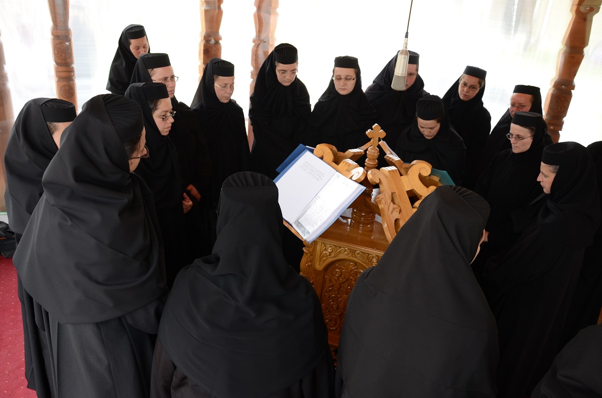 Sfântul Mare Mucenic Pantelimon, sărbătorit la Mănăstirea Paltin prin Liturghie arhierească