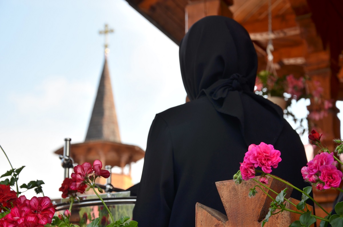 Sfântul Mare Mucenic Pantelimon, sărbătorit la Mănăstirea Paltin prin Liturghie arhierească