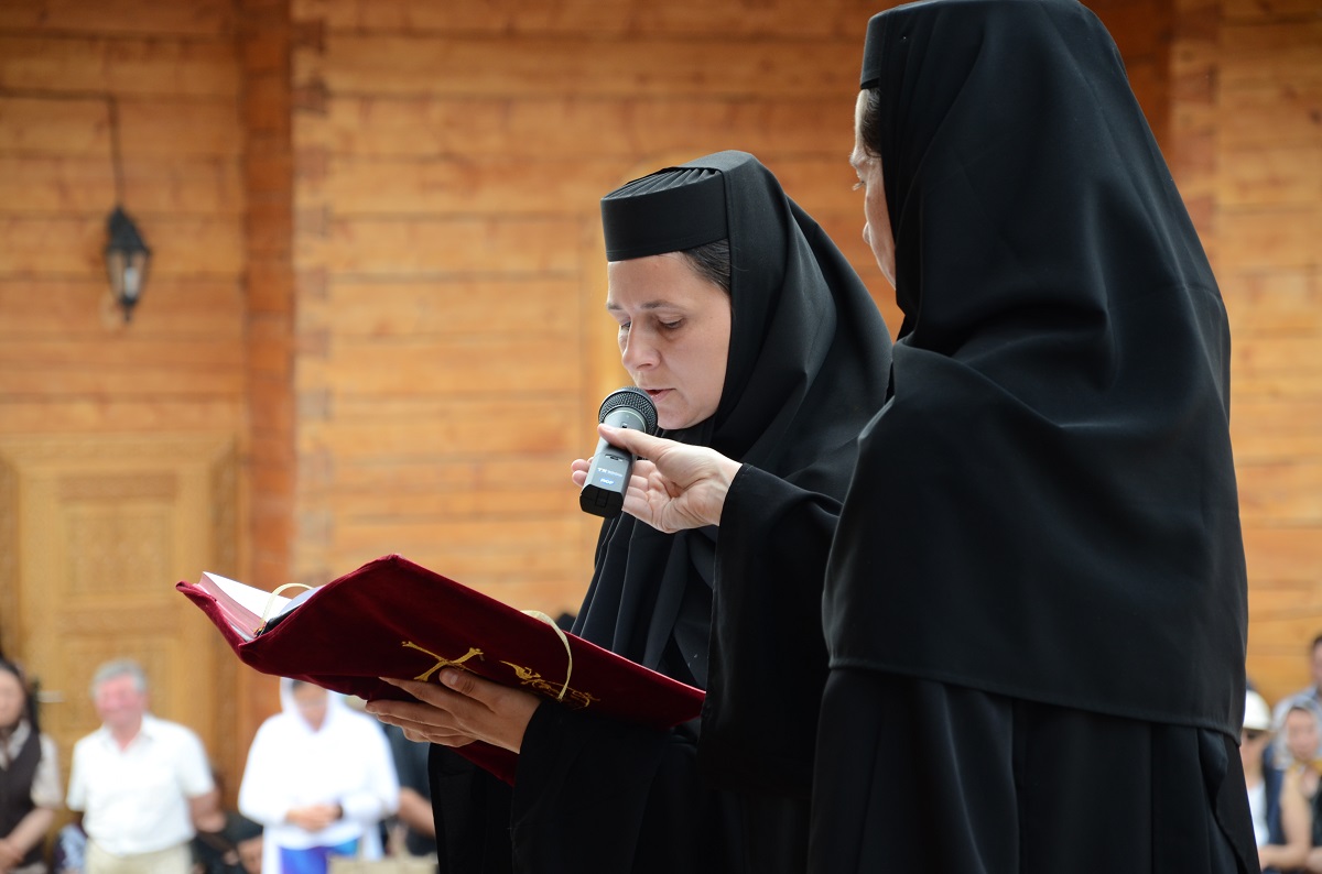 Sfântul Mare Mucenic Pantelimon, sărbătorit la Mănăstirea Paltin prin Liturghie arhierească