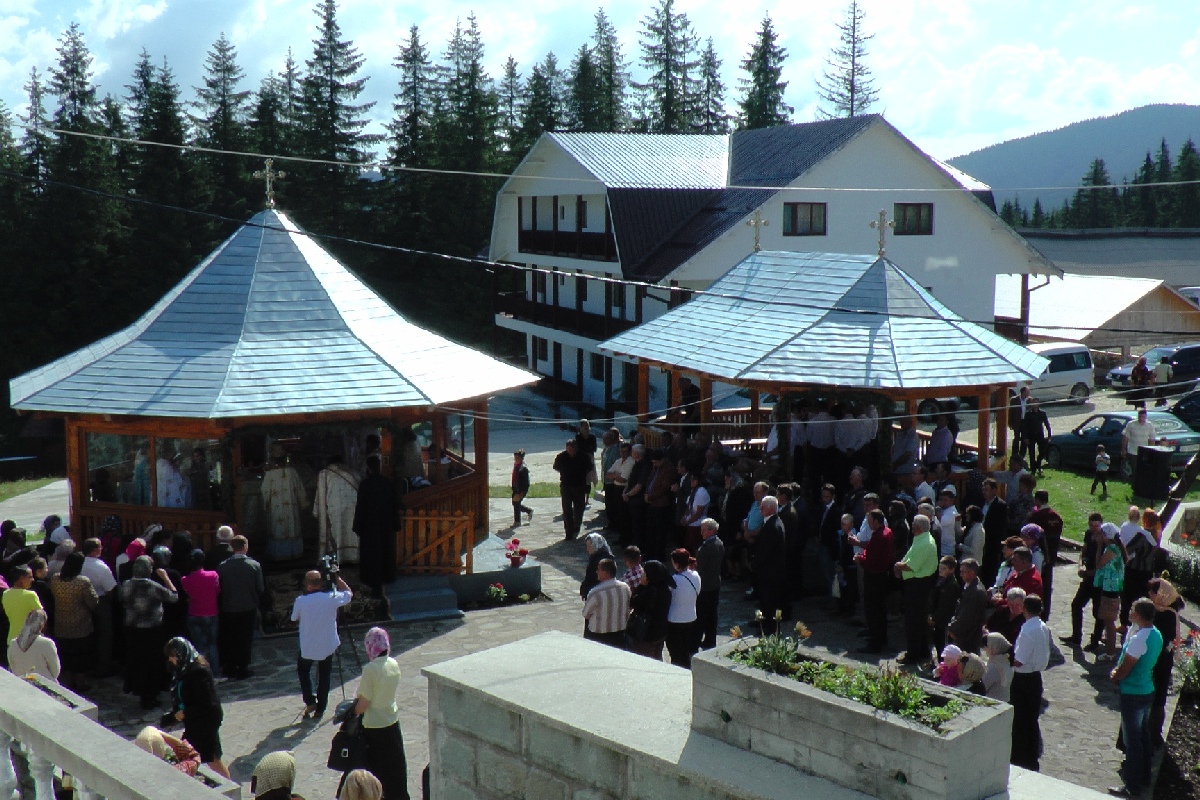 Slujbă arhierească la 1.700 m altitudine