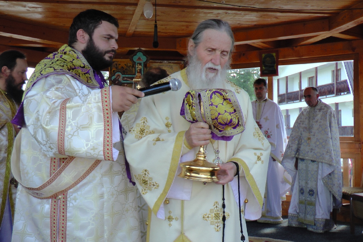 Slujbă arhierească la 1.700 m altitudine