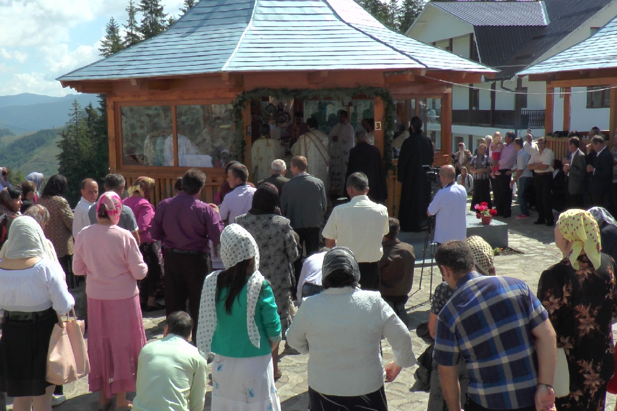 Slujbă arhierească la 1.700 m altitudine