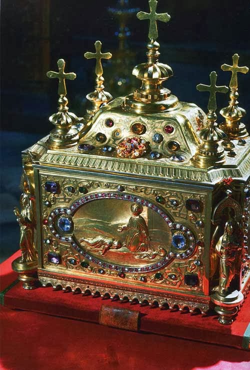 Racla cu moaştele Sfântului Pantelimon, de la Mănăstirea Rusikon - Athos