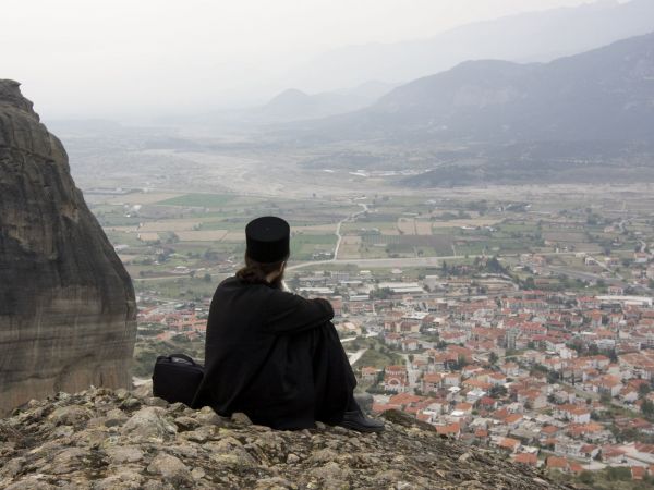 Să nu fii măturat de valul lumii, căzând din dragostea lui Dumnezeu…