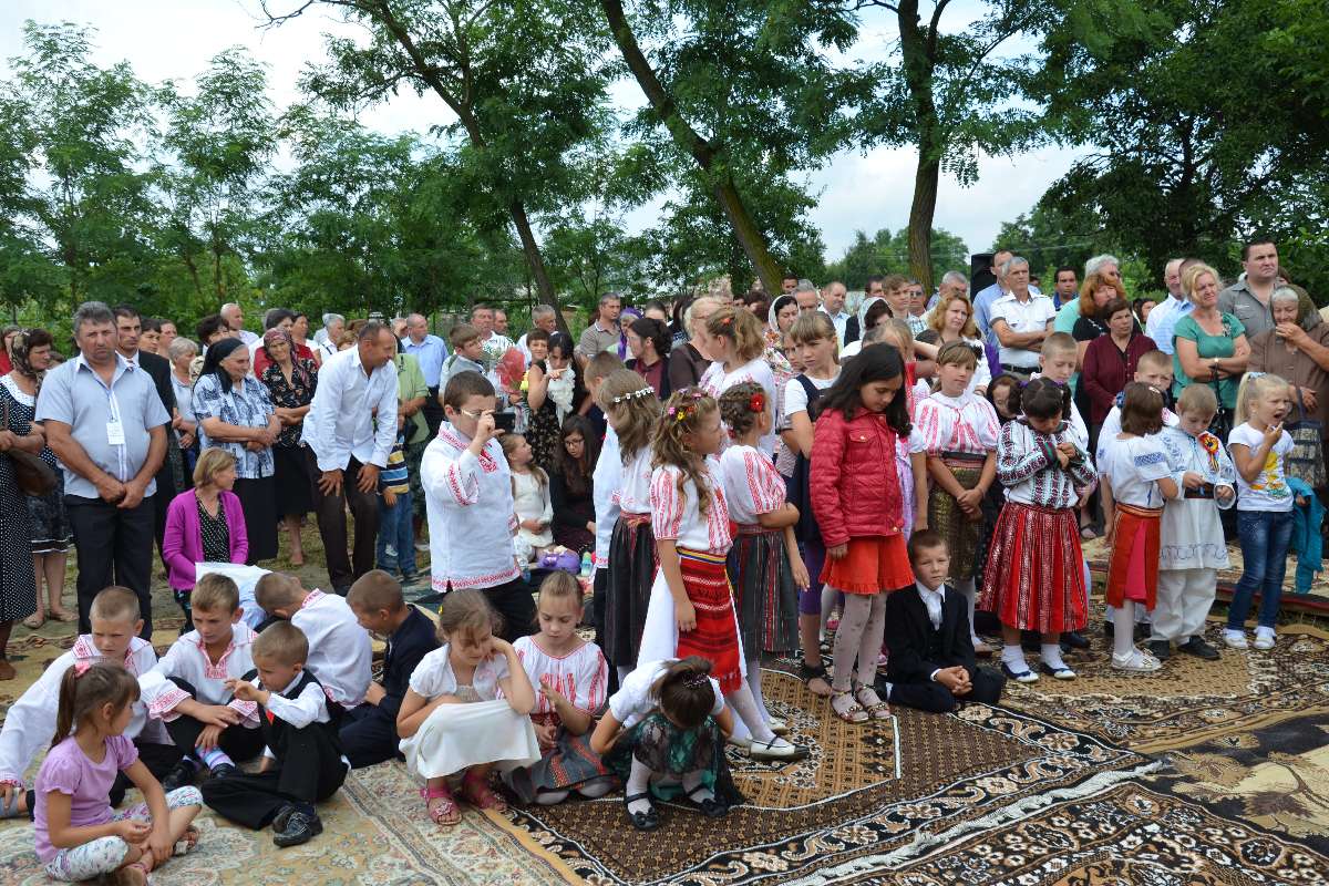 Primele slujbe arhiereşti din istoria Parohiei Oprişeni