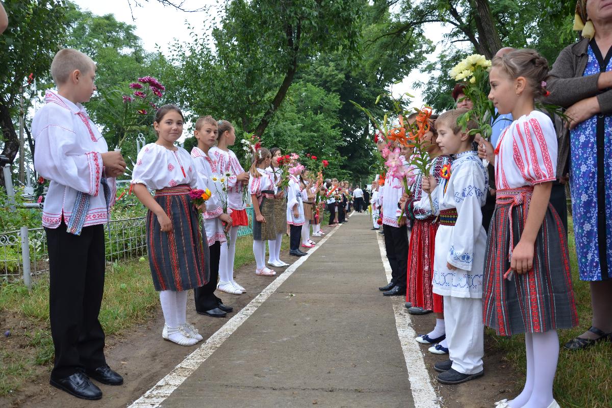 Primele slujbe arhiereşti din istoria Parohiei Oprişeni