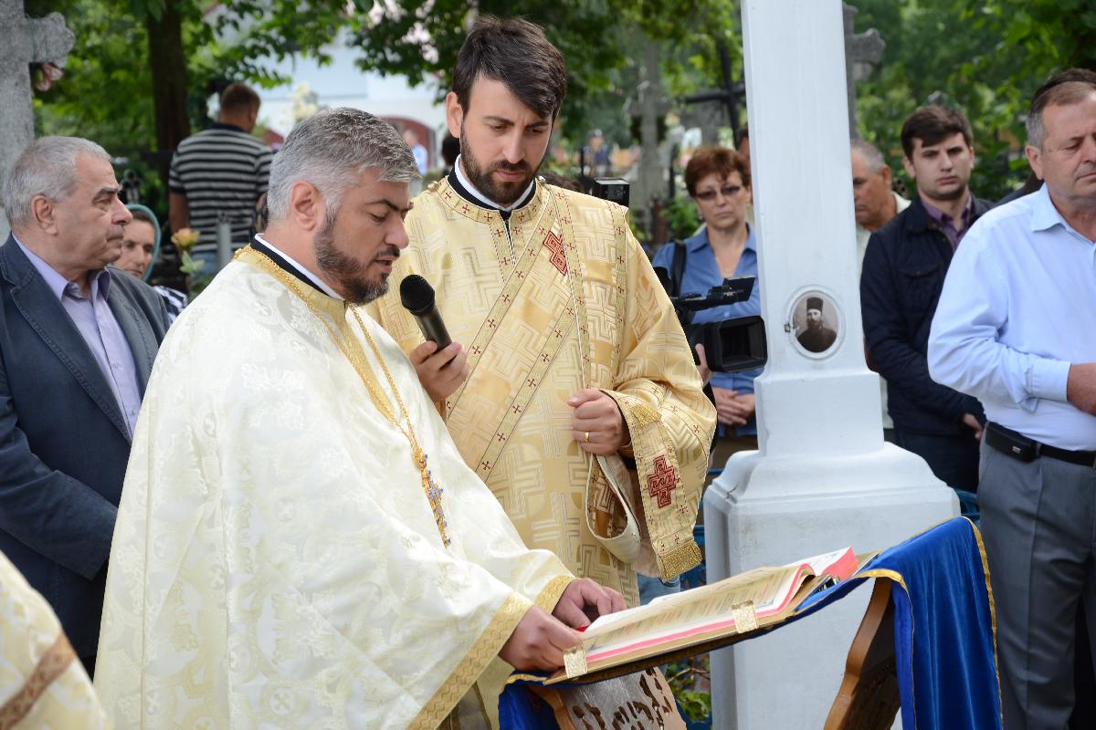 Primele slujbe arhiereşti din istoria Parohiei Oprişeni