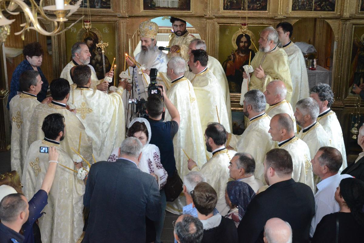 Primele slujbe arhiereşti din istoria Parohiei Oprişeni