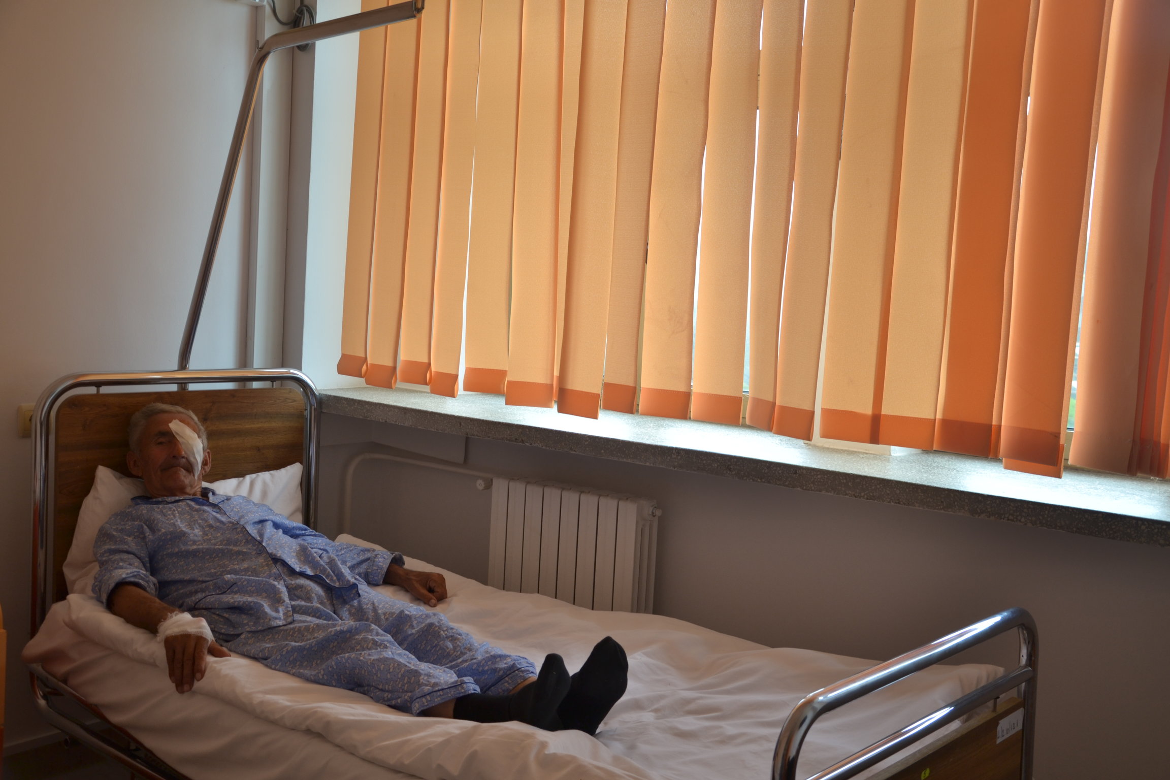 Tata Gheorghe operat la Spitalul Providenţa, Gabriela în tabără