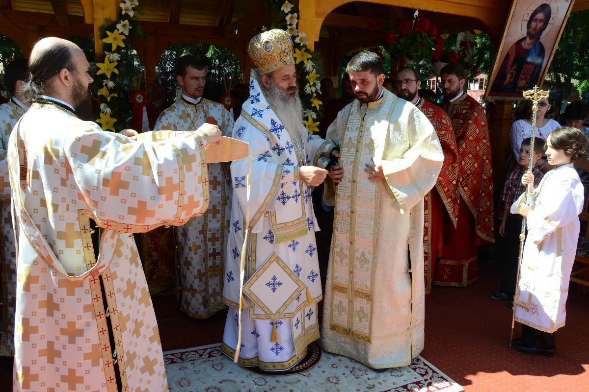 IPS Teofan: „Fiecare dintre noi trebuie să fie martor și mărturisitor al Domnului Hristos”