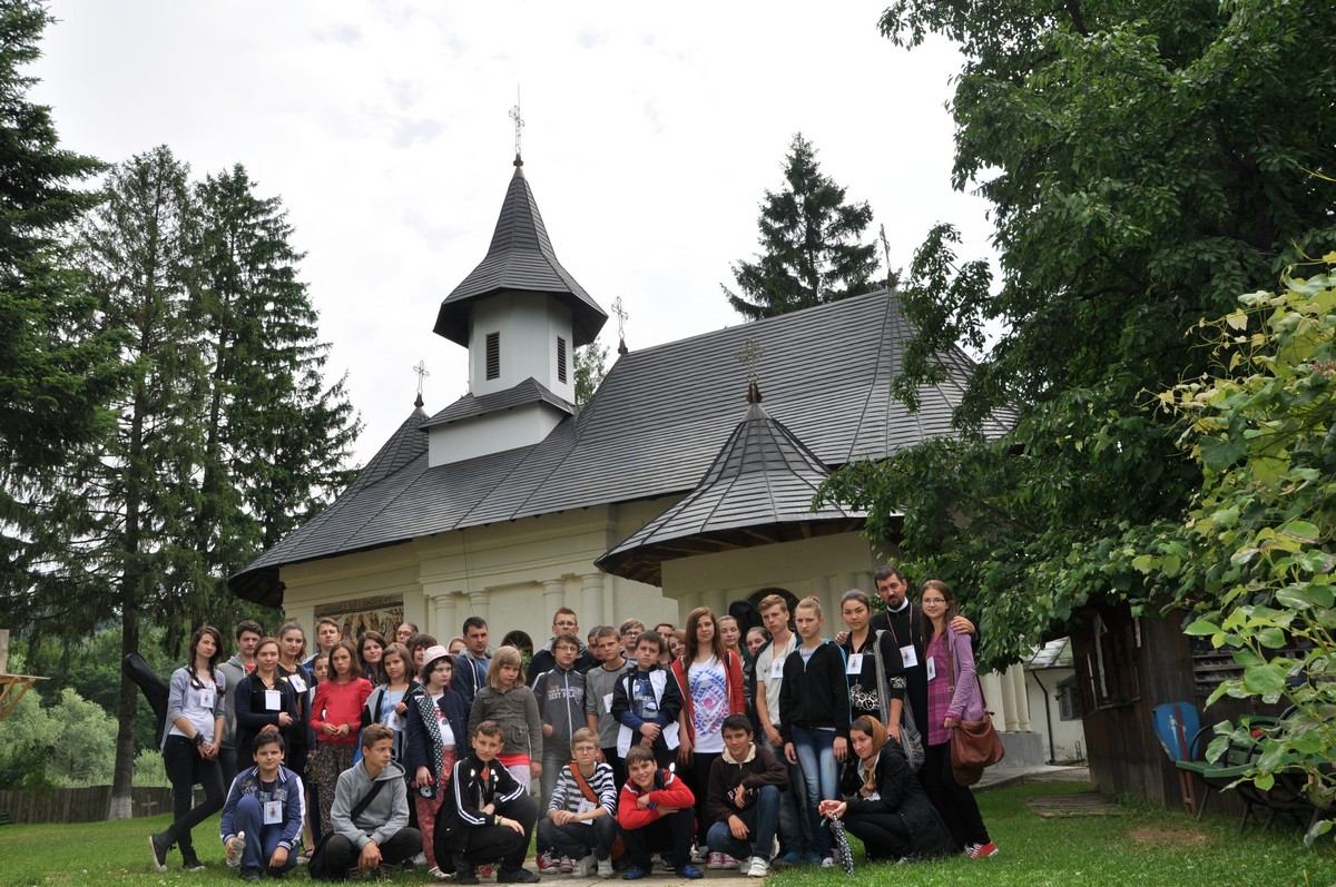 Tabără de creaţie religioasă la Mănăstirea Vorona