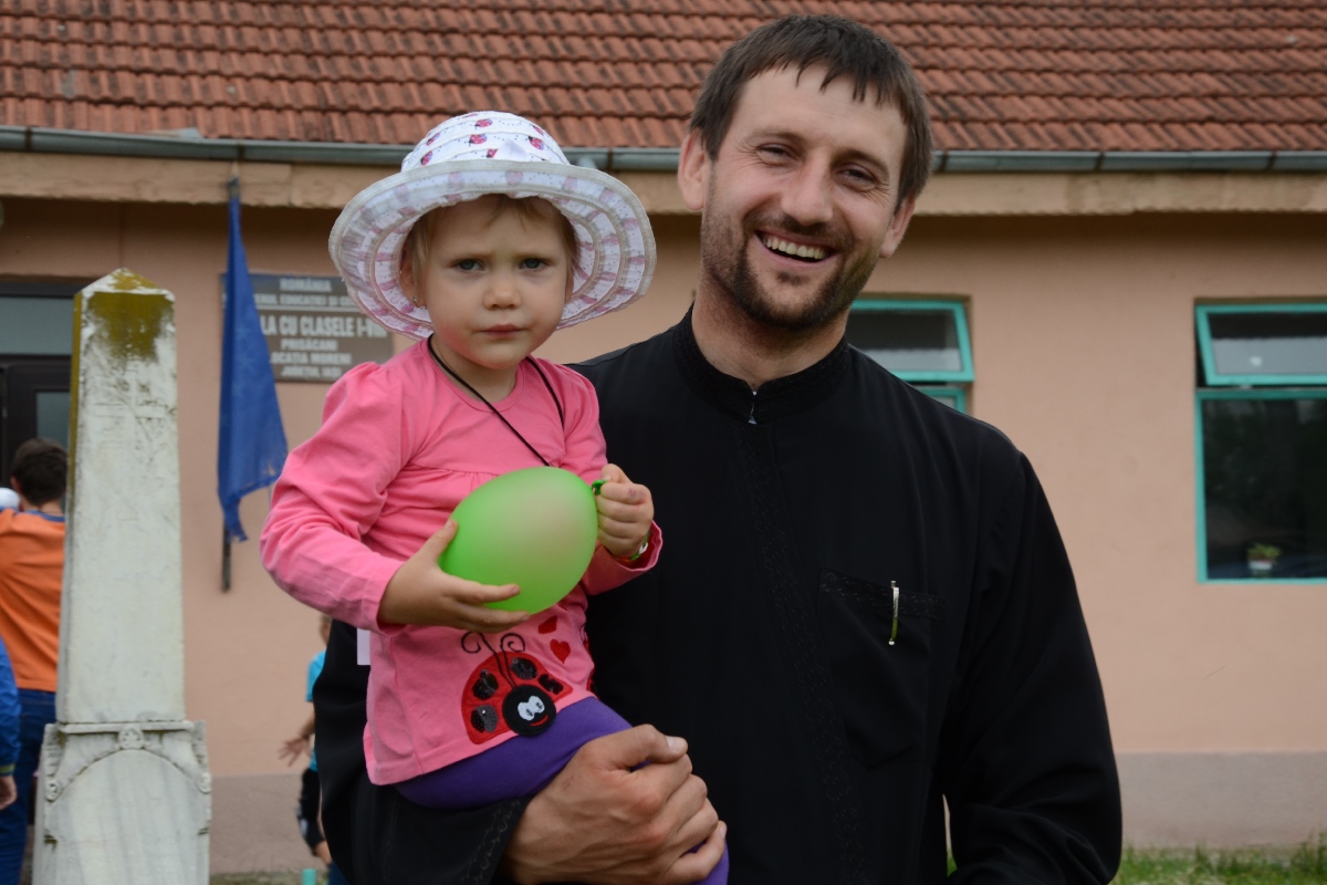 100 de copii, la „Tabăra din pridvorul satului” de la Moreni