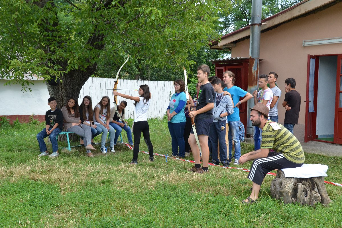 100 de copii, la „Tabăra din pridvorul satului” de la Moreni