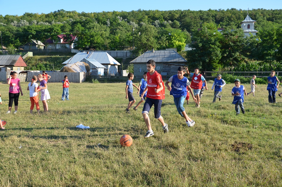 „Tabăra din pridvorul satului“ a ajuns în Parohia Holm