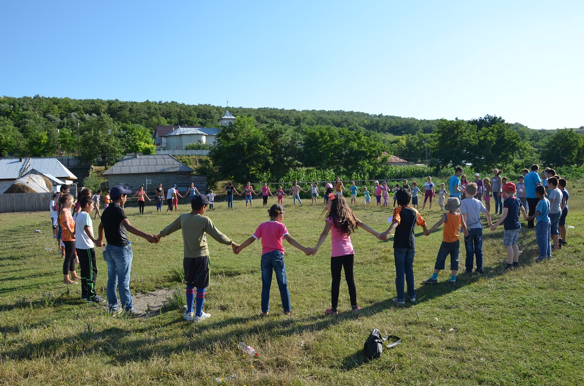 „Tabăra din pridvorul satului“ a ajuns în Parohia Holm
