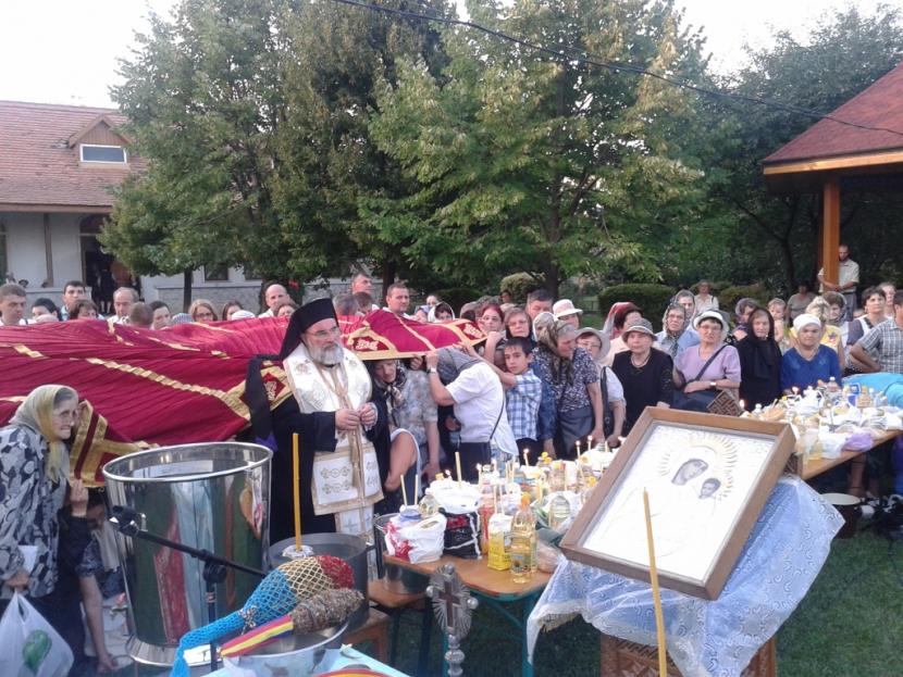 Rugăciuni neîncetate la Biserica Precista din Bacău