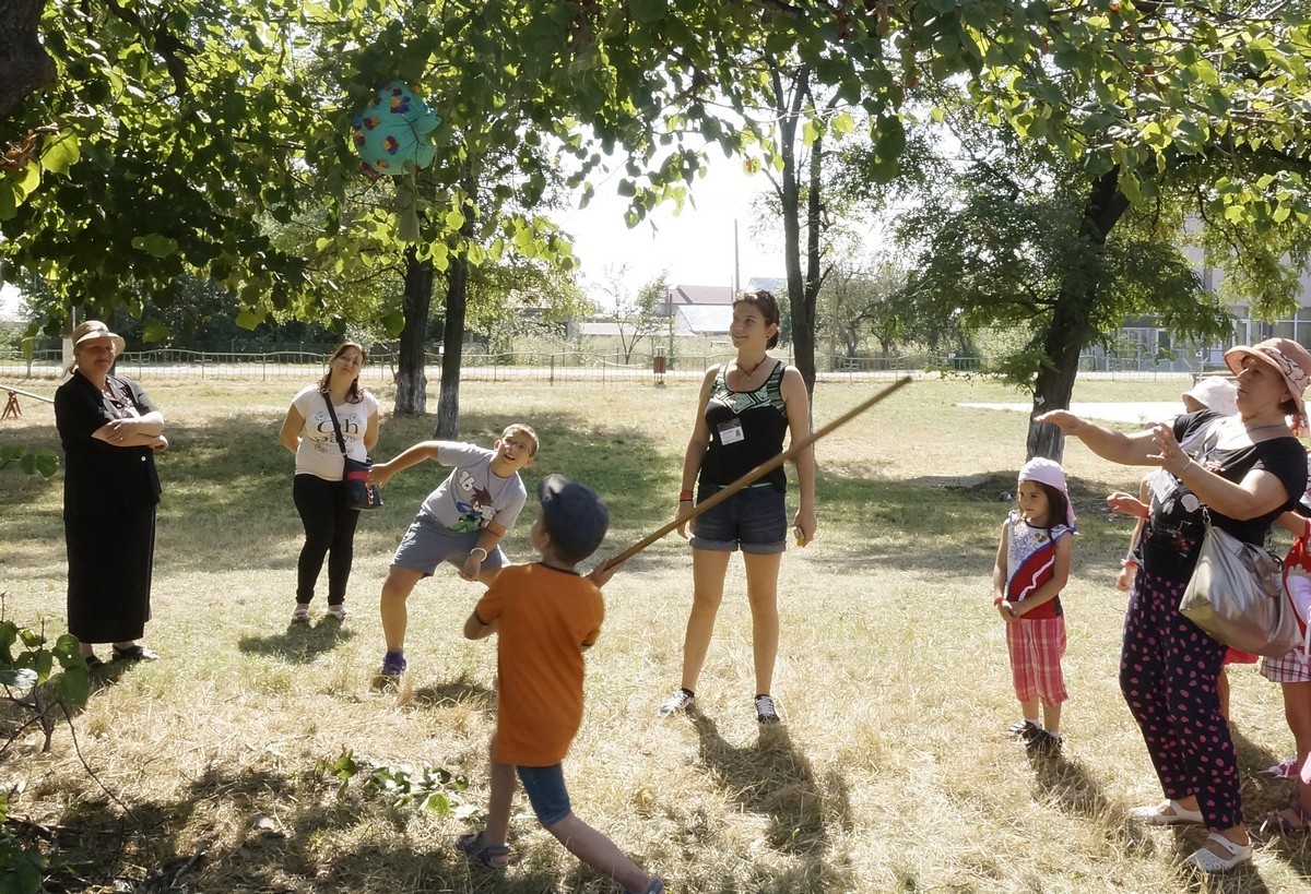 Frumuseţea prieteniei în Tabăra "Aripi de înger" (GALERIE FOTO) Frumuseţea prieteniei în Tabăra "Aripi de înger" (GALERIE FOTO)