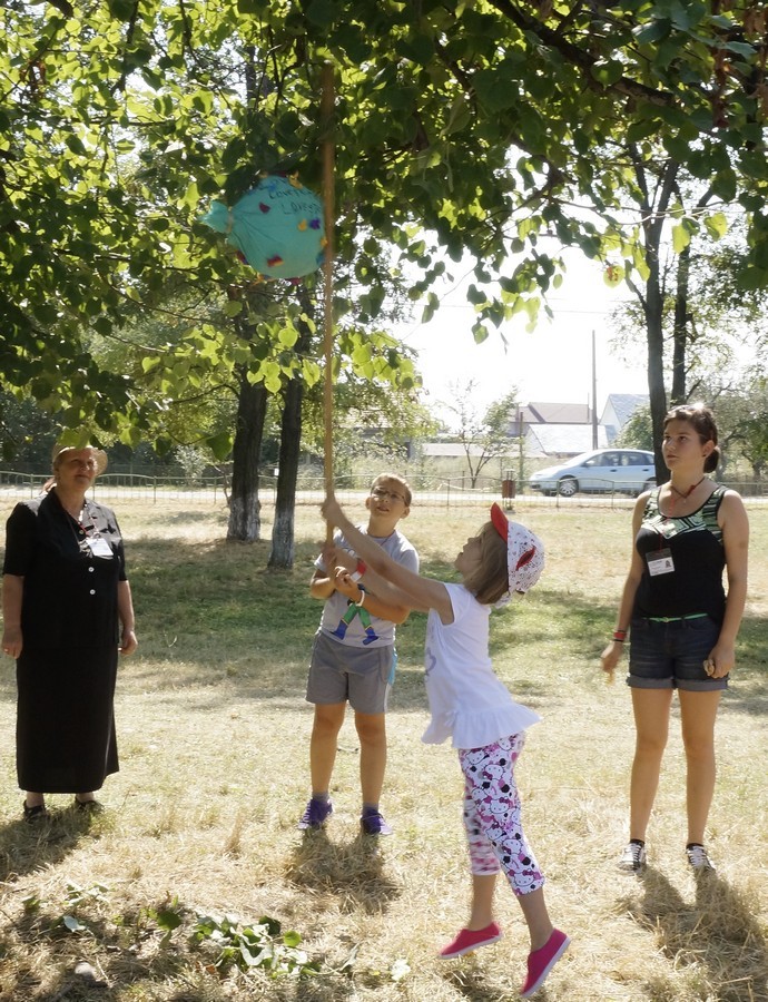 Frumuseţea prieteniei în Tabăra "Aripi de înger" (GALERIE FOTO) Frumuseţea prieteniei în Tabăra "Aripi de înger" (GALERIE FOTO)