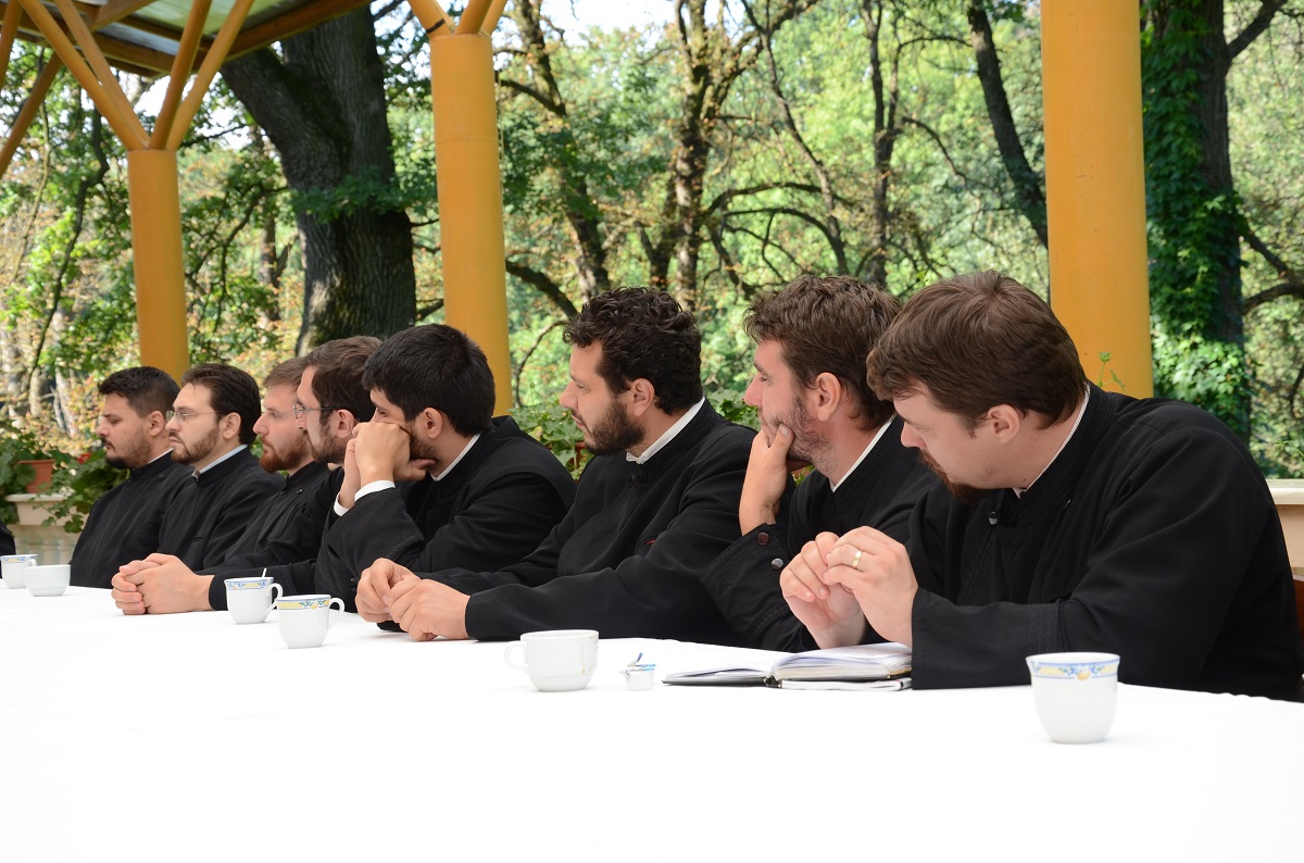 A debutat Atelierul de formare pentru tinerii preoţi hirotoniţi din Arhiepiscopia Iaşilor A debutat Atelierul de formare pentru tinerii preoţi hirotoniţi din Arhiepiscopia Iaşilor