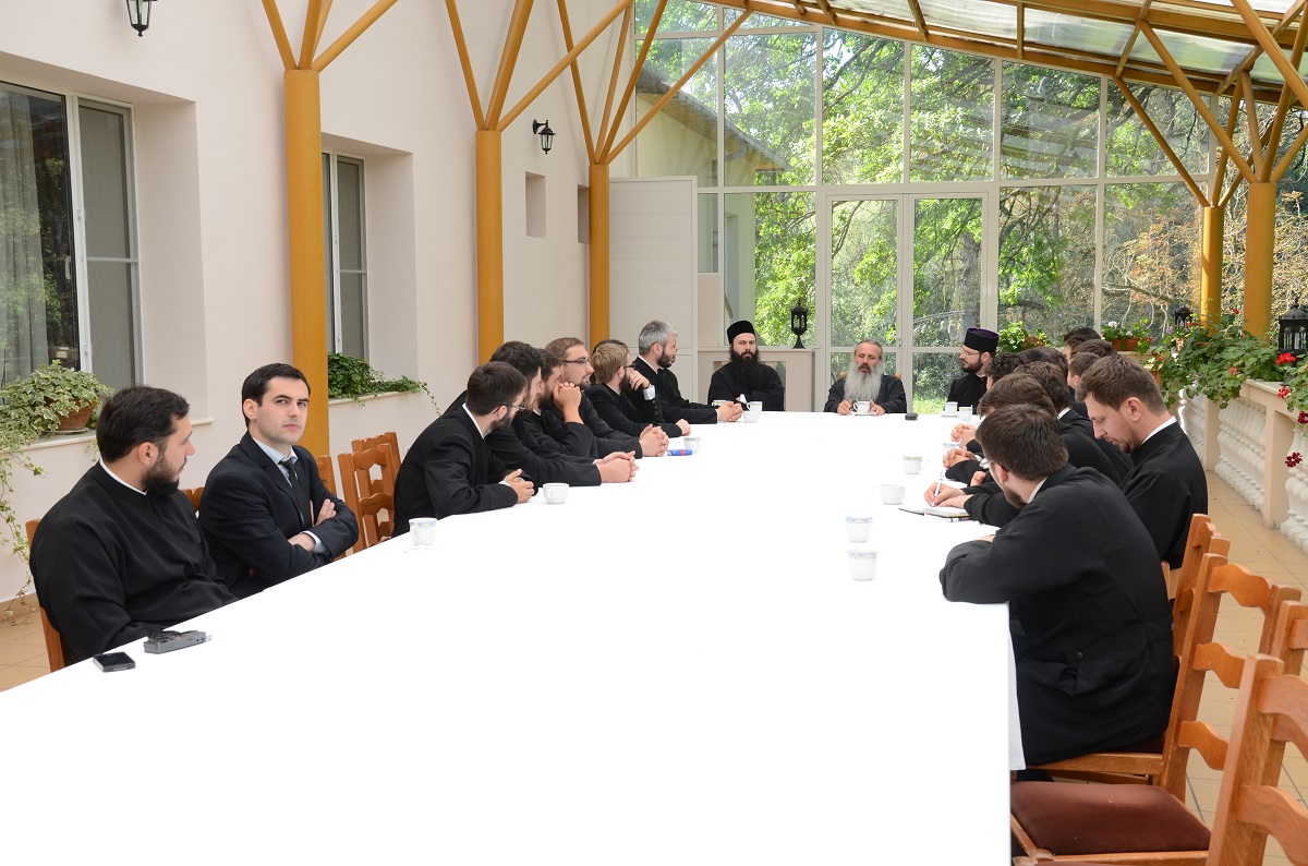 A debutat Atelierul de formare pentru tinerii preoţi hirotoniţi din Arhiepiscopia Iaşilor A debutat Atelierul de formare pentru tinerii preoţi hirotoniţi din Arhiepiscopia Iaşilor